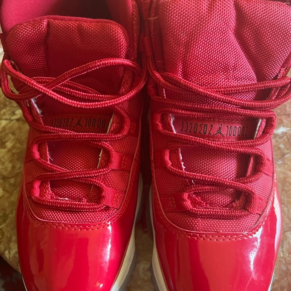 Size 8.5- Jordan 11 136046-800 - Picture 1 of 12